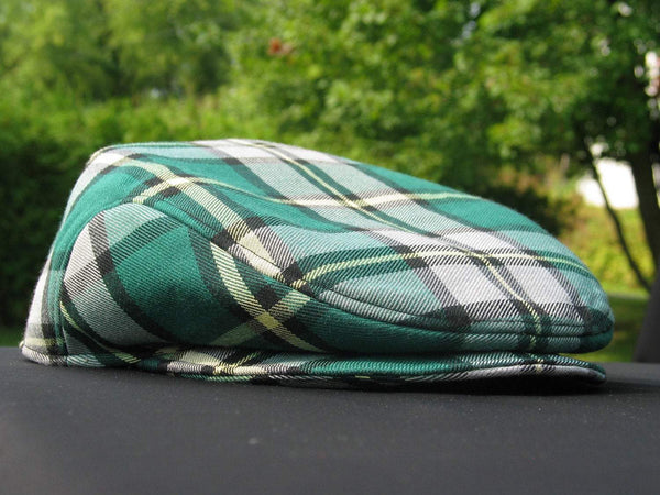 Casquette plate en tartan du Cap-Breton