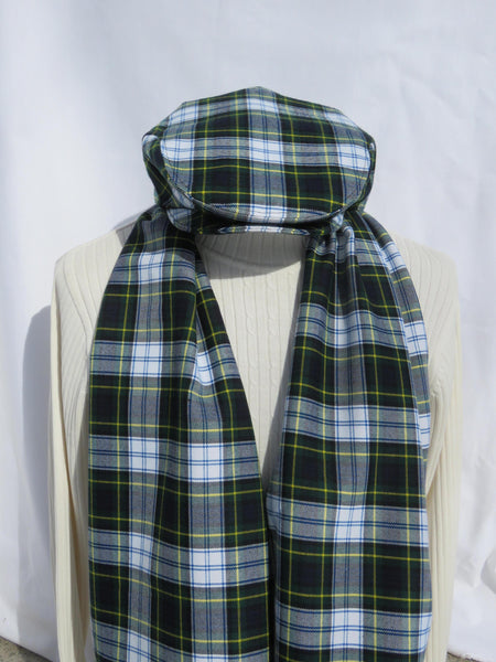 Robe Gordon Tartan Ensemble casquette plate et écharpe