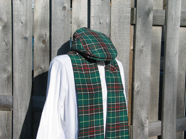 Écharpe et casquette plate en tartan de Terre-Neuve