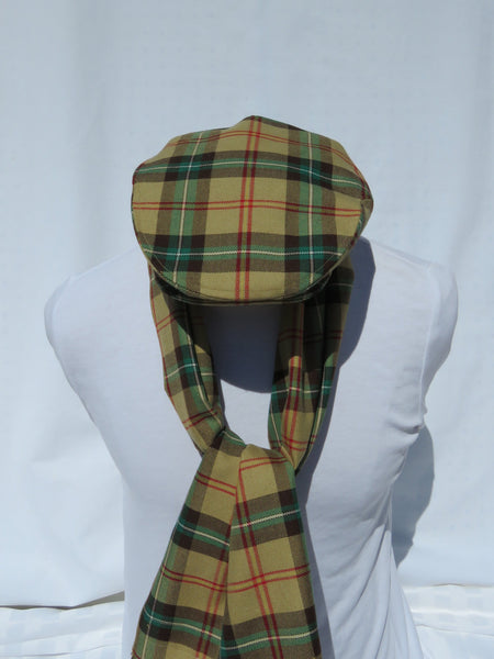 Casquette plate et écharpe en tartan de la Saskatchewan